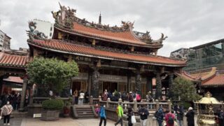 【台湾旅行記】龍山寺で旅の安全を祈願｜旧正月明けの雰囲気とアクセス情報